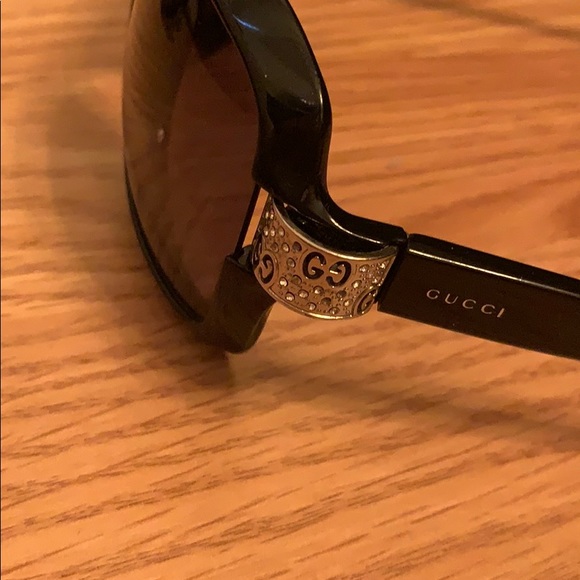 AUTHENTIC GUCCI SUNGLASSES - Picture 2 of 6